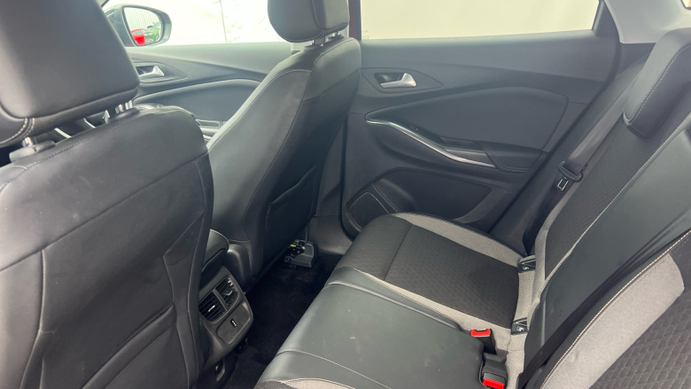 Vauxhall Grandland X 1.2 Turbo SRi Nav 5dr Auto Petrol Hatchback